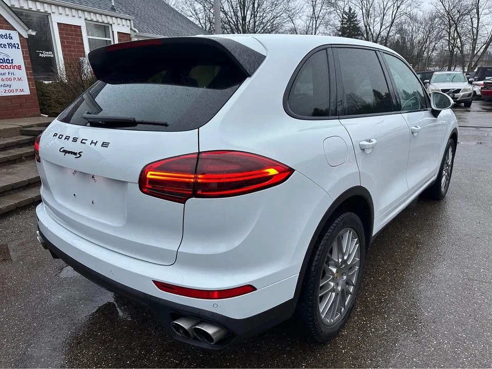 2016 Porsche 958 Cayenne S - Image 4 of 17