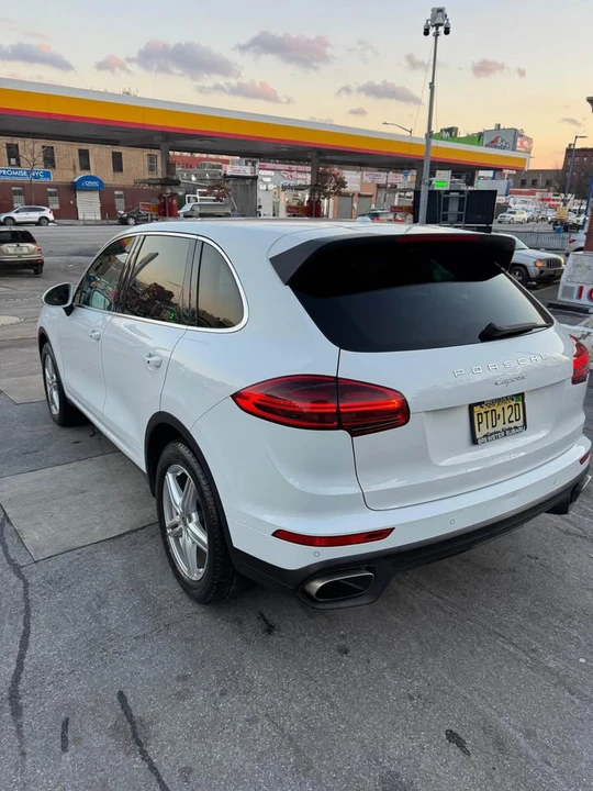 2016 Porsche 958 Cayenne S - Image 5 of 19
