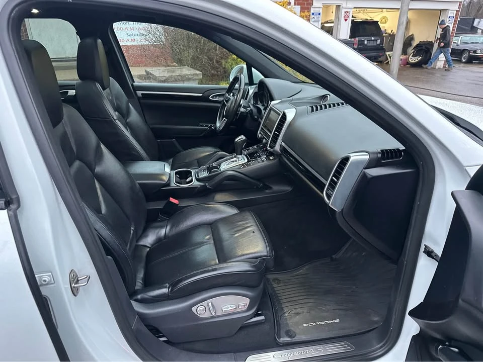 2016 Porsche 958 Cayenne S - Image 12 of 17