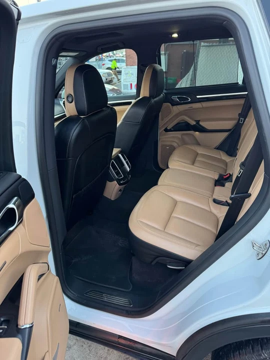 2016 Porsche 958 Cayenne S - Image 10 of 19