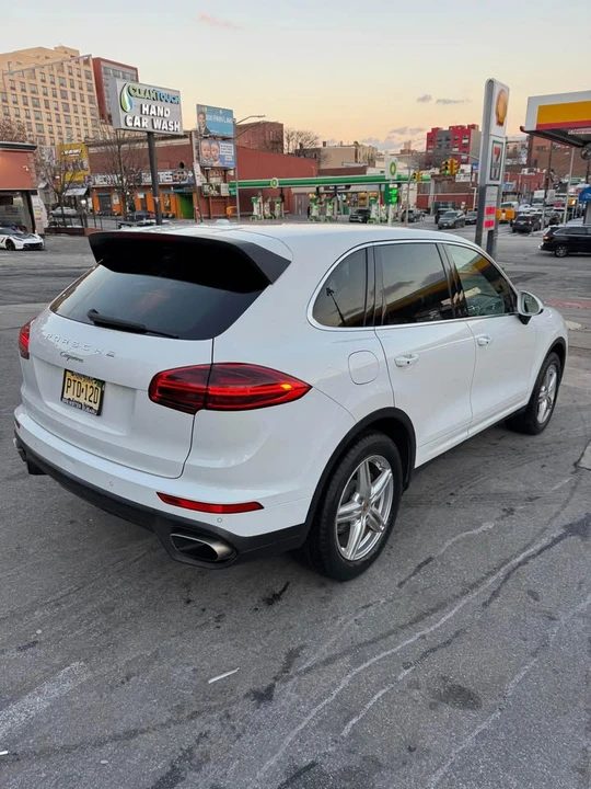 2016 Porsche 958 Cayenne S - Image 3 of 19