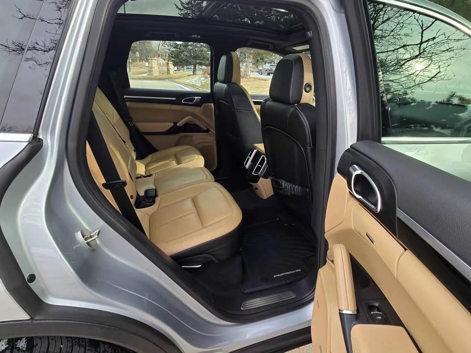 2016 Porsche 958 Cayenne S - Image 10 of 19