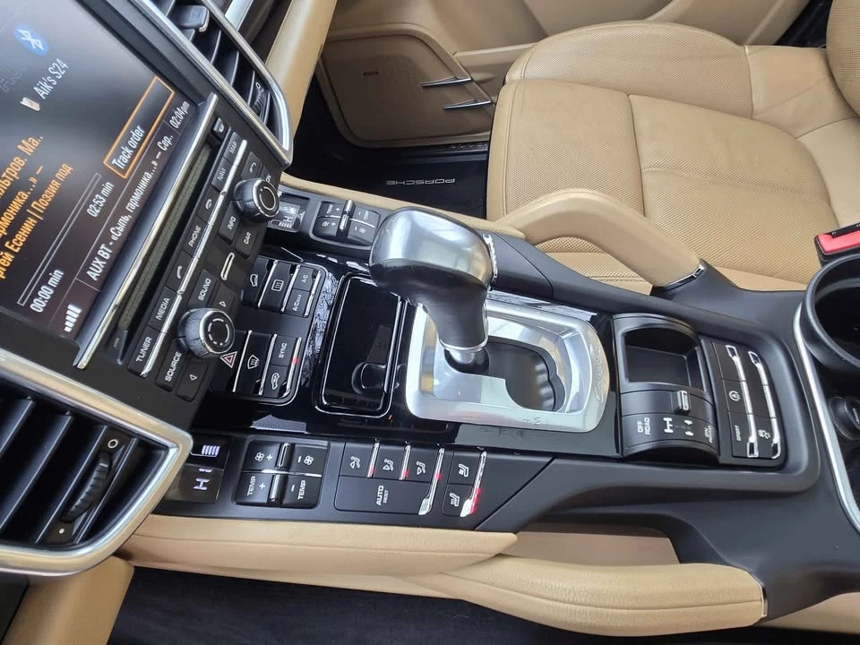 2016 Porsche 958 Cayenne S - Image 13 of 19
