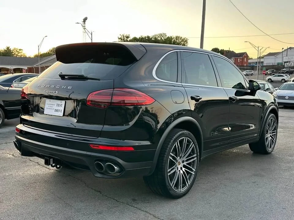 2016 Porsche 958 Cayenne S - Image 10 of 20