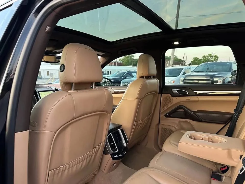 2016 Porsche 958 Cayenne S - Image 16 of 20