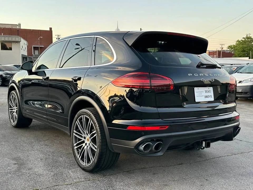 2016 Porsche 958 Cayenne S - Image 9 of 20