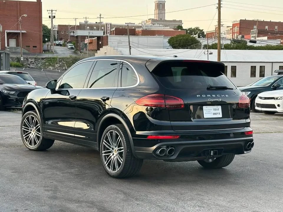 2016 Porsche 958 Cayenne S - Image 7 of 20