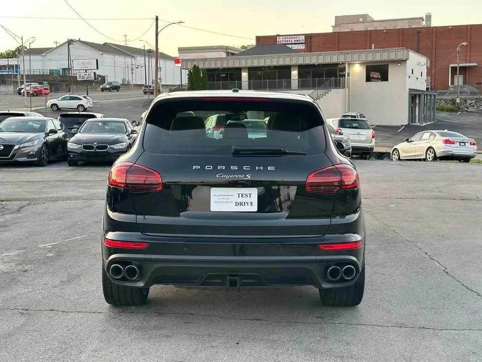 2016 Porsche 958 Cayenne S - Image 8 of 20