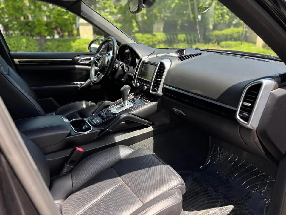 2016 Porsche 958 Cayenne S - Image 8 of 16