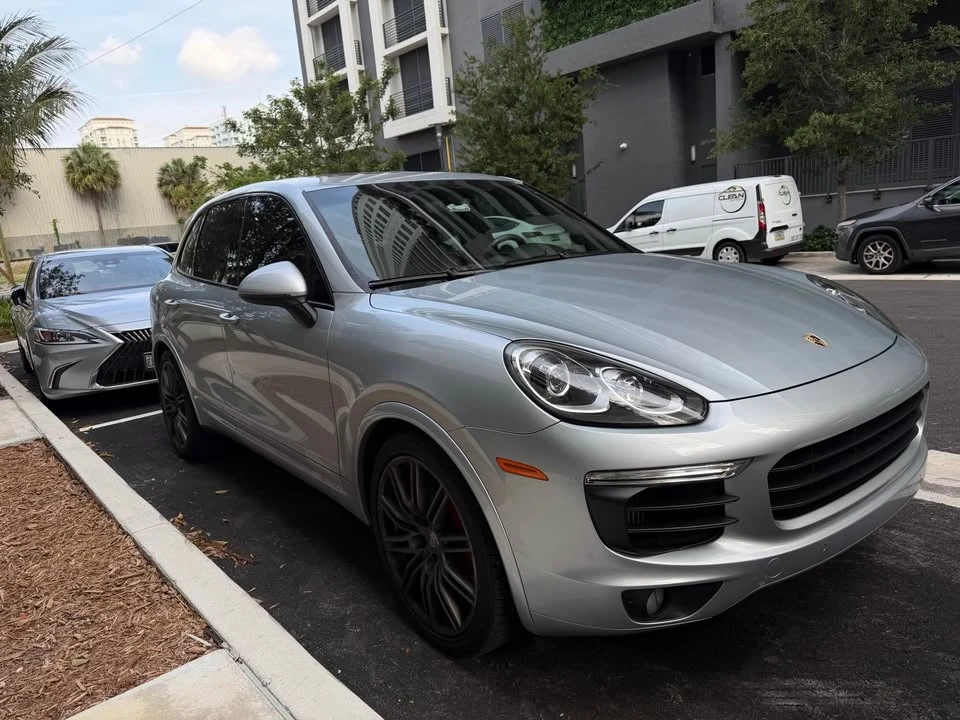 2016 Porsche 958 Cayenne S - Image 3 of 20