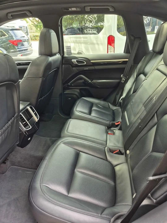 2016 Porsche 958 Cayenne - Image 11 of 17