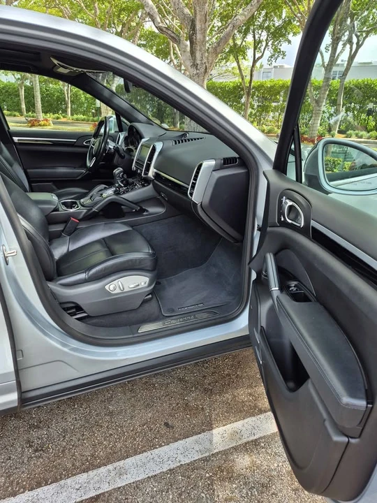 2016 Porsche 958 Cayenne - Image 10 of 17