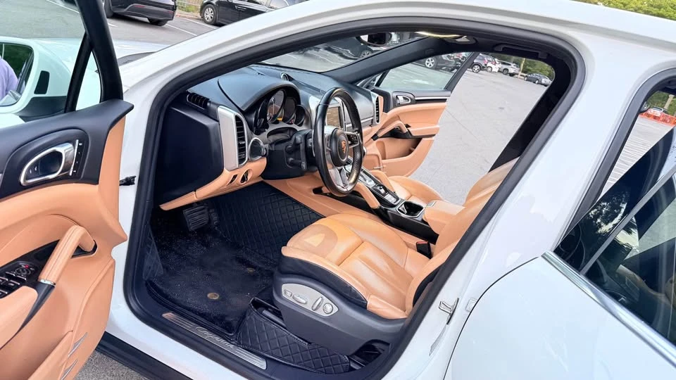 2016 Porsche 958 Cayenne - Image 13 of 19
