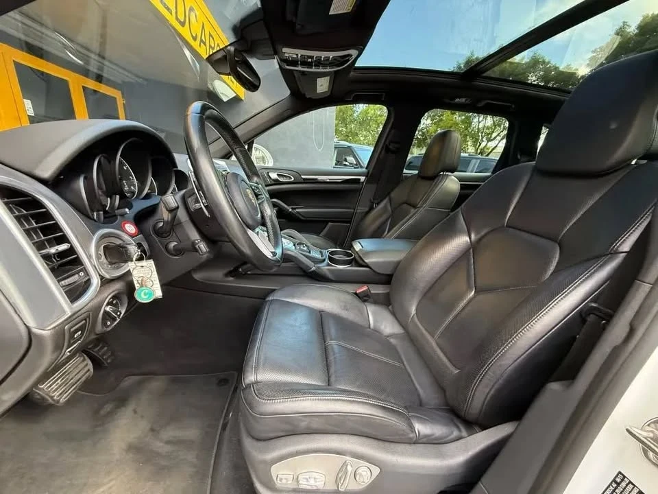 2016 Porsche 958 Cayenne - Image 9 of 20