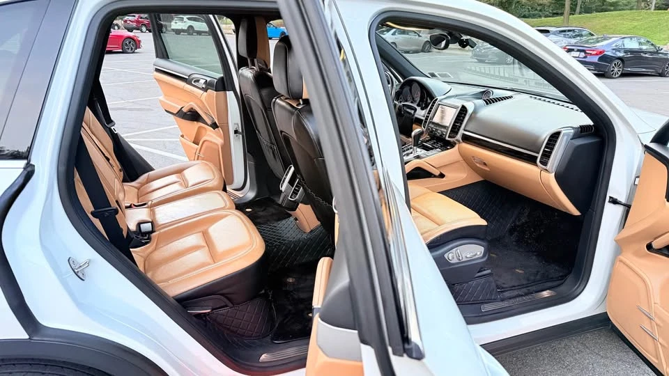 2016 Porsche 958 Cayenne - Image 16 of 19