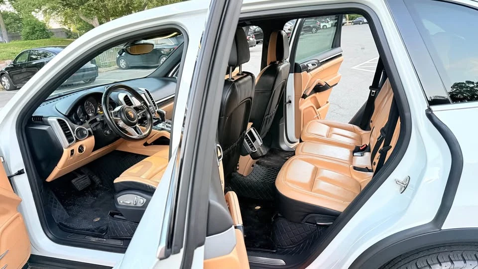 2016 Porsche 958 Cayenne - Image 14 of 19
