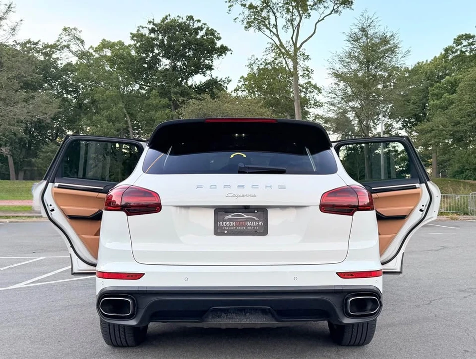 2016 Porsche 958 Cayenne - Image 2 of 17