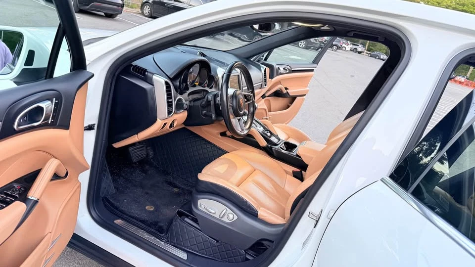 2016 Porsche 958 Cayenne - Image 11 of 17