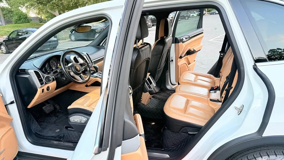 2016 Porsche 958 Cayenne - Image 12 of 17