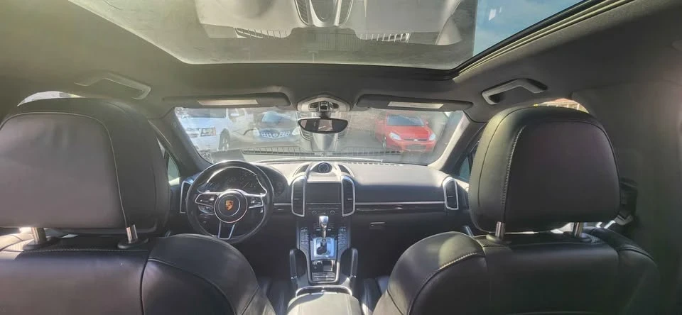 2016 Porsche 958 Cayenne - Image 13 of 18