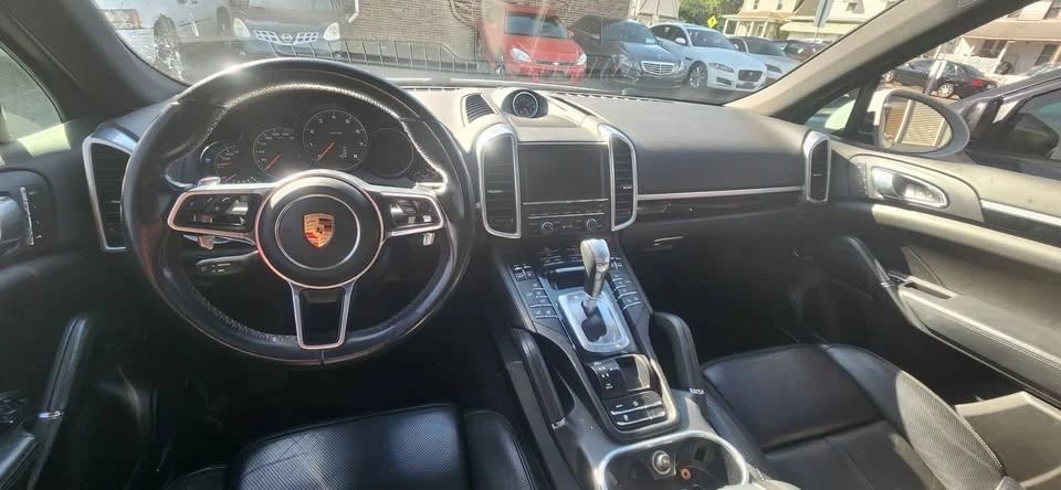 2016 Porsche 958 Cayenne - Image 12 of 18