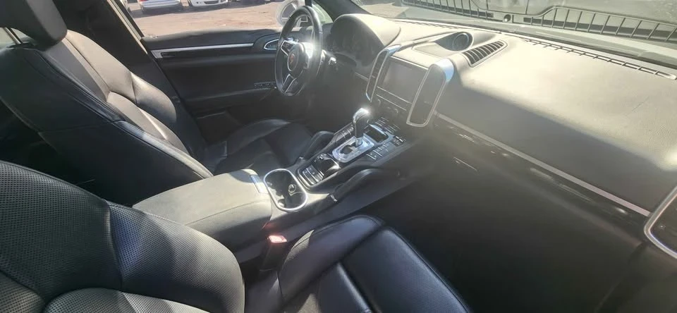 2016 Porsche 958 Cayenne - Image 11 of 18
