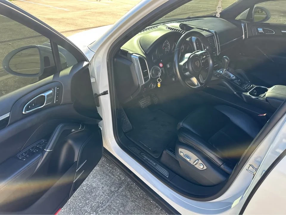 2016 Porsche 958 Cayenne - Image 9 of 17