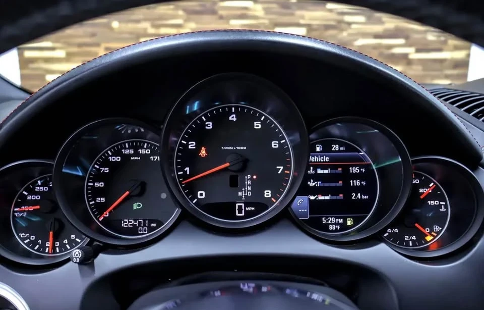 2016 Porsche 958 Cayenne - Image 13 of 19