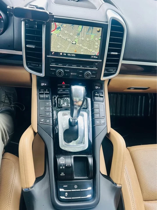 2016 Porsche 958 Cayenne - Image 11 of 15