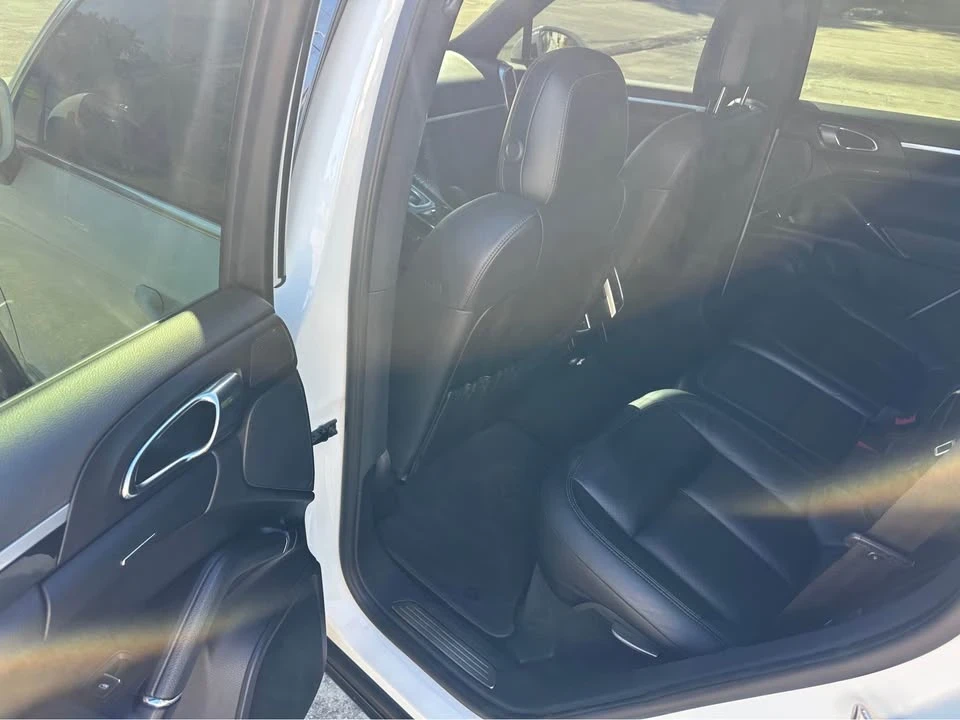 2016 Porsche 958 Cayenne - Image 10 of 17