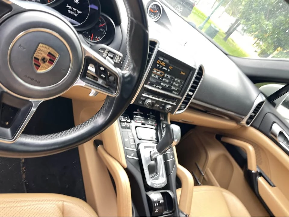 2016 Porsche 958 Cayenne - Image 12 of 16