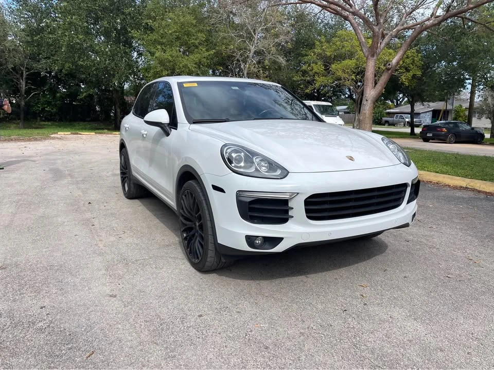 2016 Porsche 958 Cayenne - Image 2 of 16