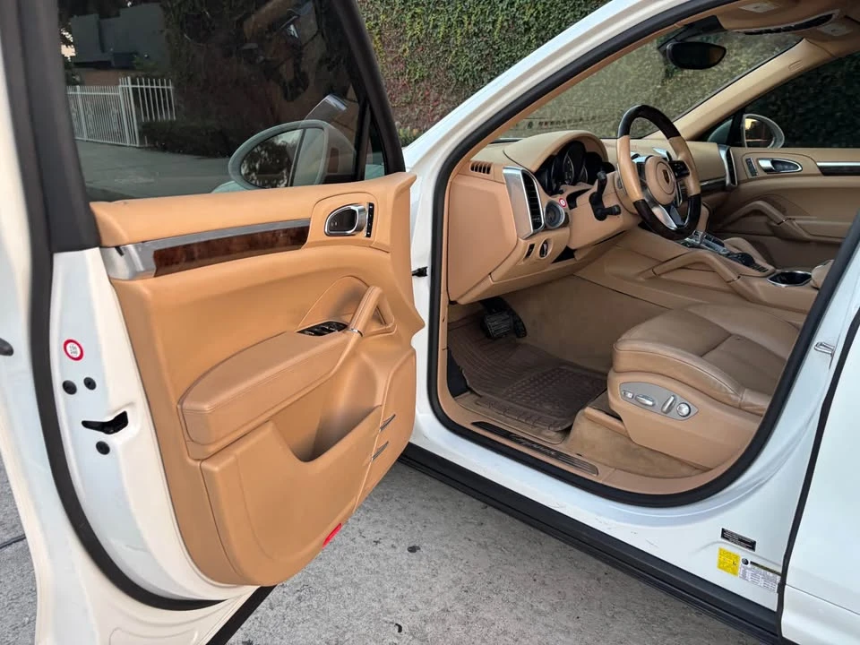 2016 Porsche 958 Cayenne - Image 10 of 20