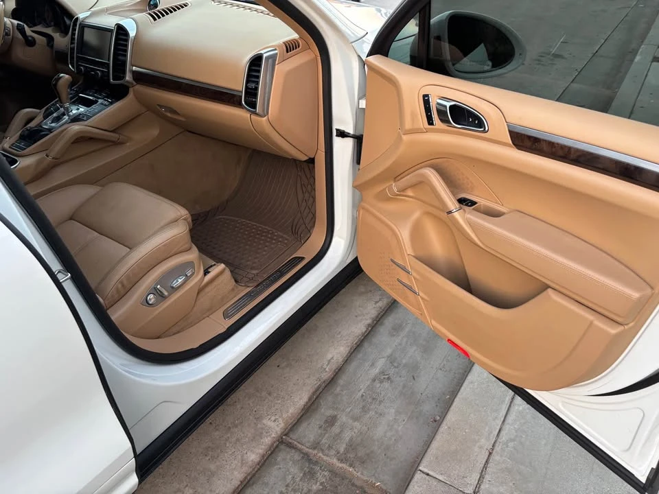 2016 Porsche 958 Cayenne - Image 17 of 20