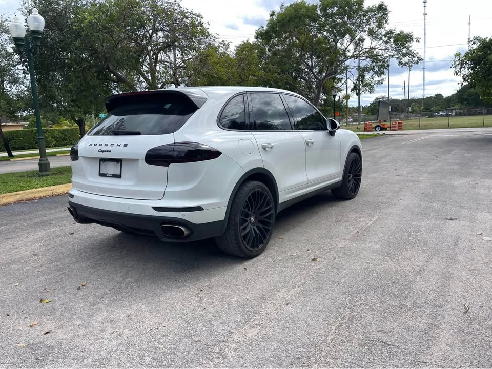 2016 Porsche 958 Cayenne - Image 3 of 16