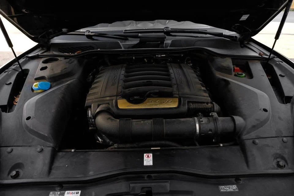 2016 Porsche 958 Cayenne - Image 16 of 17