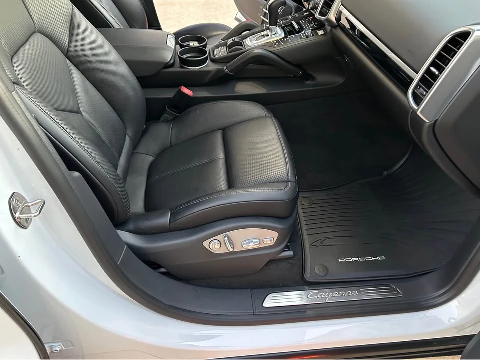 2016 Porsche 958 Cayenne - Image 10 of 18