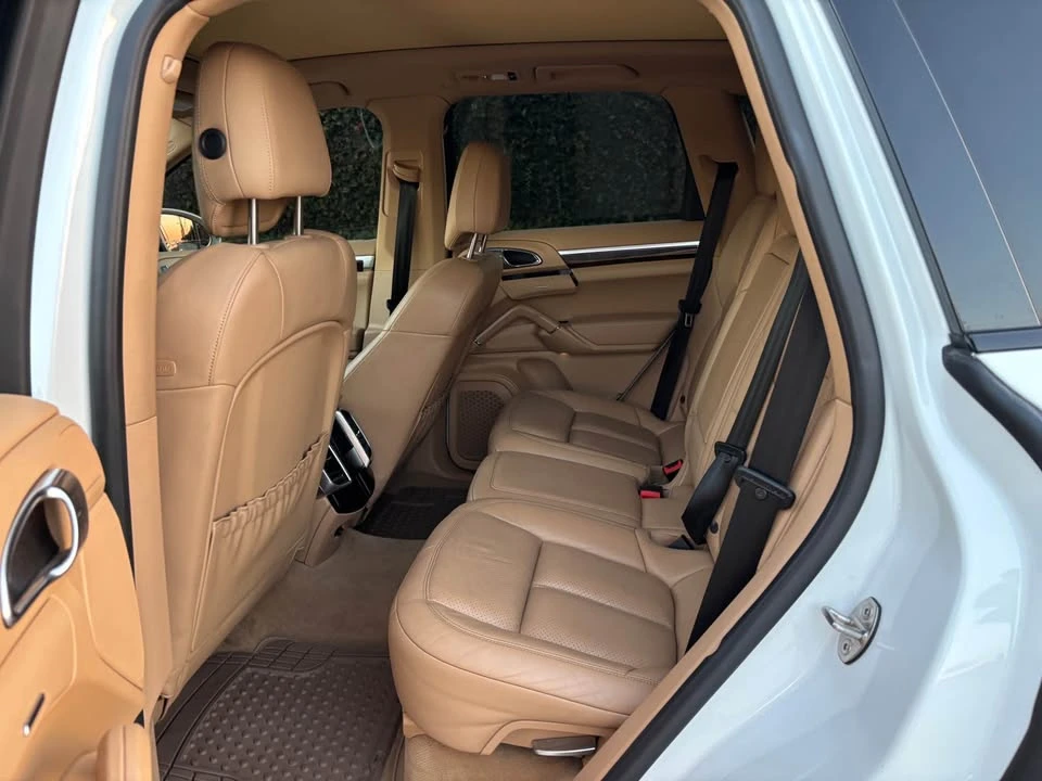 2016 Porsche 958 Cayenne - Image 11 of 20