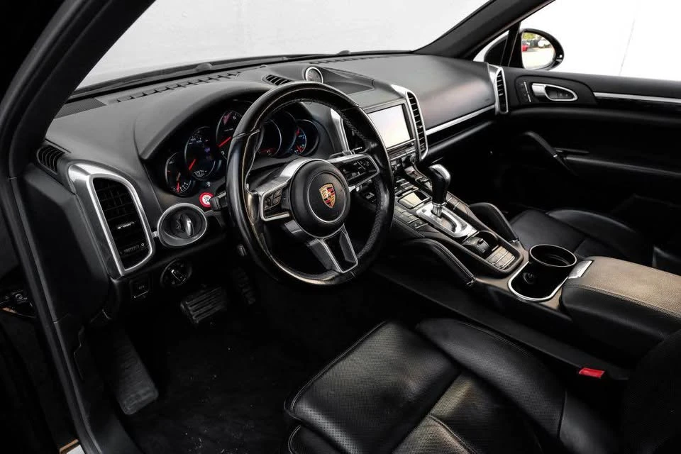 2016 Porsche 958 Cayenne - Image 9 of 17