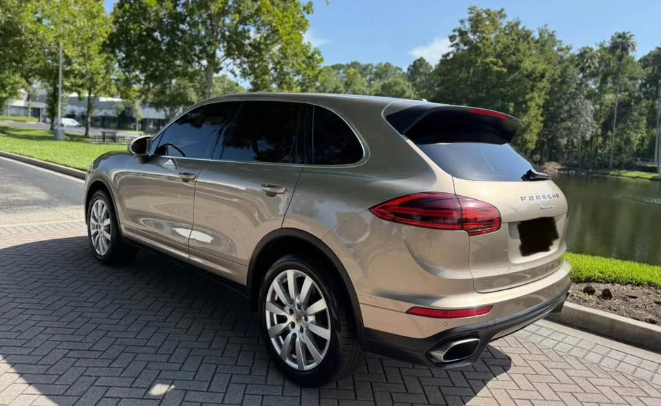 2016 Porsche 958 Cayenne - Image 7 of 17