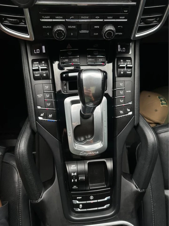 2016 Porsche 958 Cayenne - Image 11 of 16