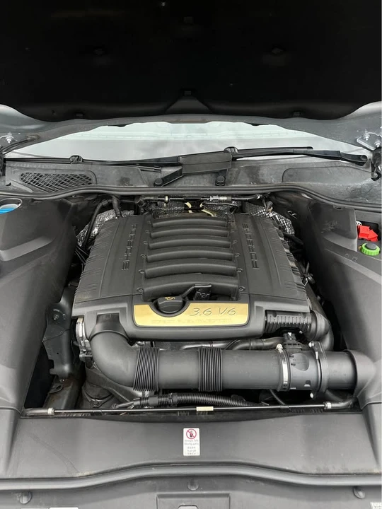 2016 Porsche 958 Cayenne - Image 10 of 16