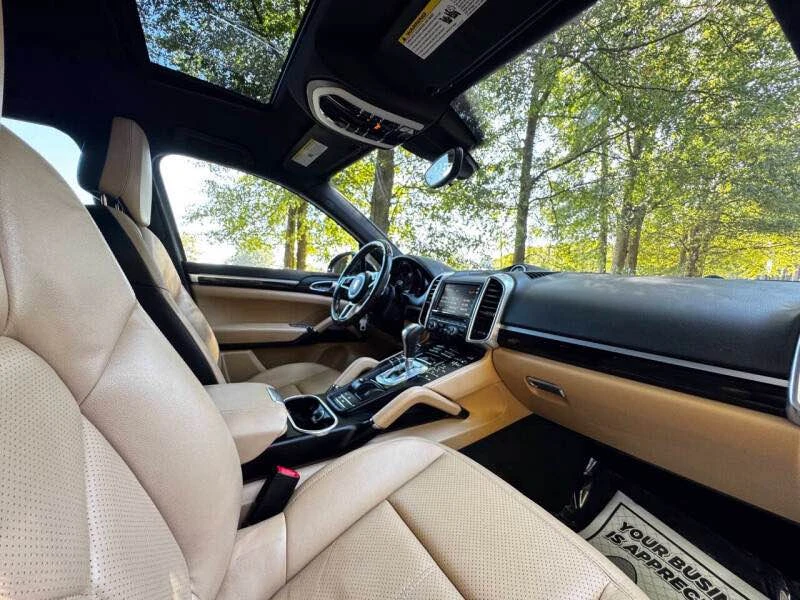 2016 Porsche 958 Cayenne - Image 10 of 17