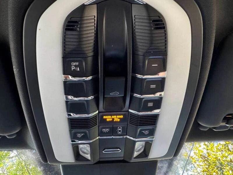 2016 Porsche 958 Cayenne - Image 16 of 17