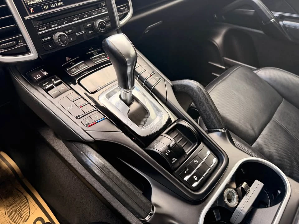 2016 Porsche 958 Cayenne - Image 14 of 20