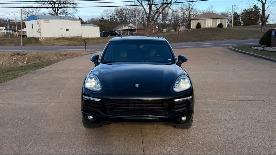 2016 Porsche 958 Cayenne - Image 2 of 11