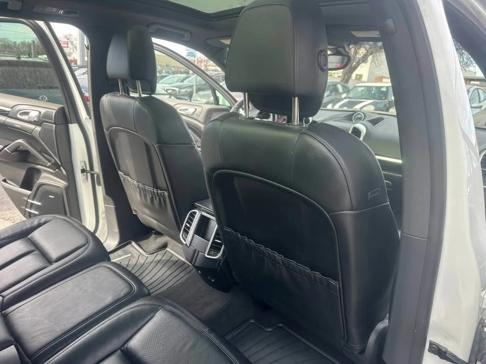 2016 Porsche 958 Cayenne - Image 16 of 19