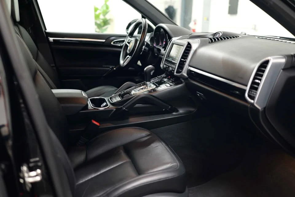 2016 Porsche 958 Cayenne - Image 13 of 20