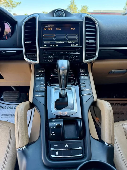 2016 Porsche 958 Cayenne GTS - Image 12 of 18