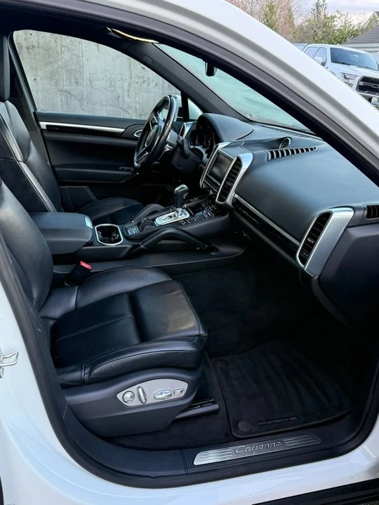 2016 Porsche 958 Cayenne - Image 9 of 11